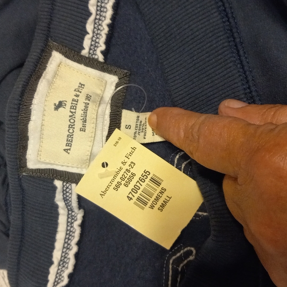 Abercrombie & Fitch Fleece Capri Sweatpants NWT size small Navy - Picture 5 of 11